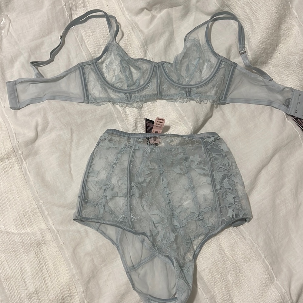 Victoria’s Secret bars and bottom set